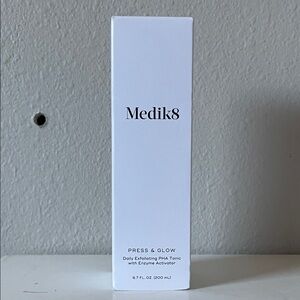$20💋 MEDIK8 Press & Glow Exfoliating Tonic